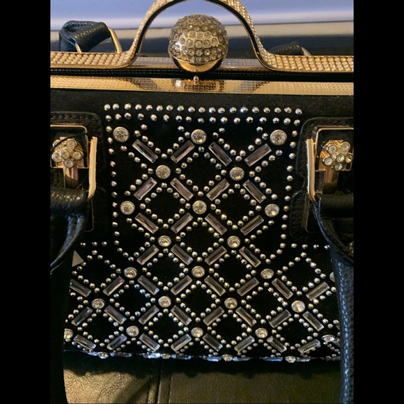 🆕New Bottari Black Handbag with Stones. - Picture 6 of 9